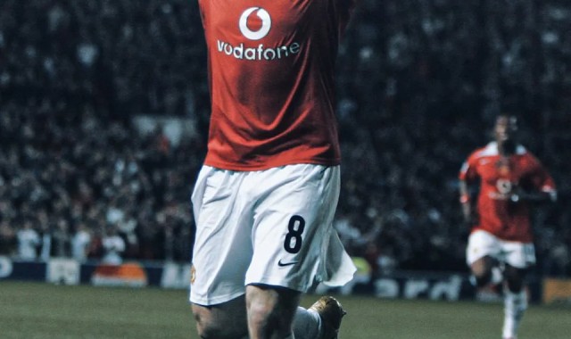 2004年的今天，18岁鲁尼曼联首秀戴帽，助球队大胜费内巴切