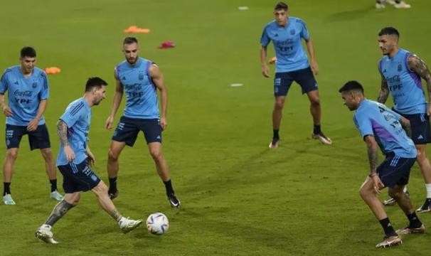 足球-王勤伯：蓝白色的陪练故事