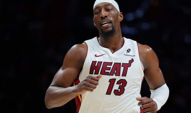 今天硬气！阿德巴约15中11&amp;三分6中4砍下29分9板4助 末节13分！